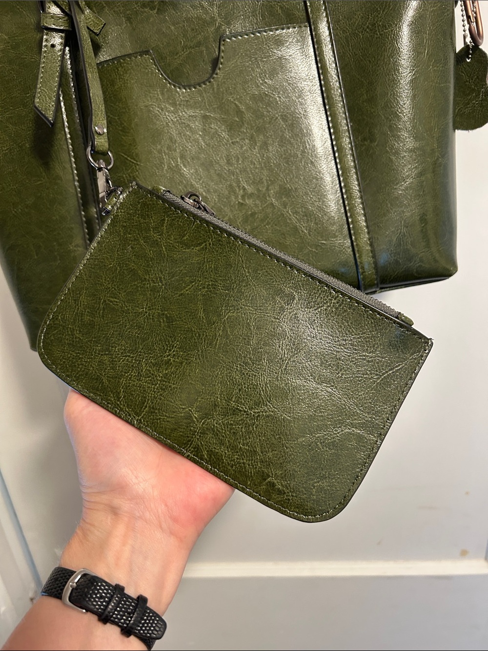 Green Leather Tote Shoulder/Handbag with Front Pocket and included clutch, MBDM - Picture 2 of 10